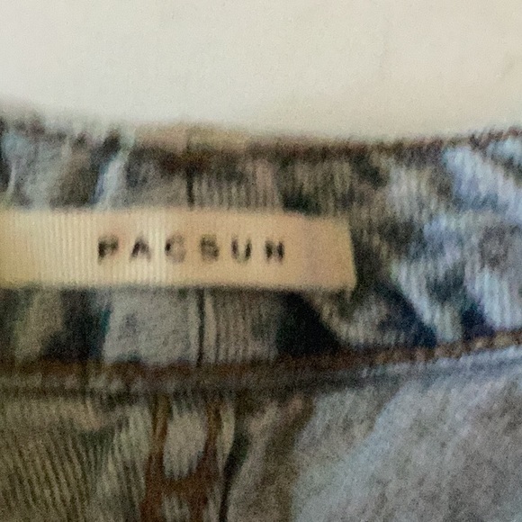 Women’s PacSun distressed shorts, size 26 - Picture 3 of 5
